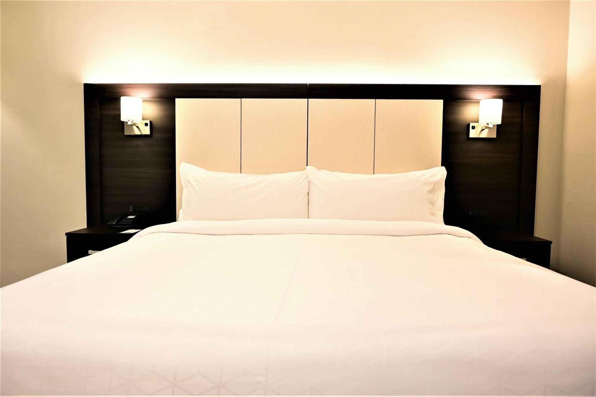 Holiday Inn Express Rosario By Ihg Екстериор снимка