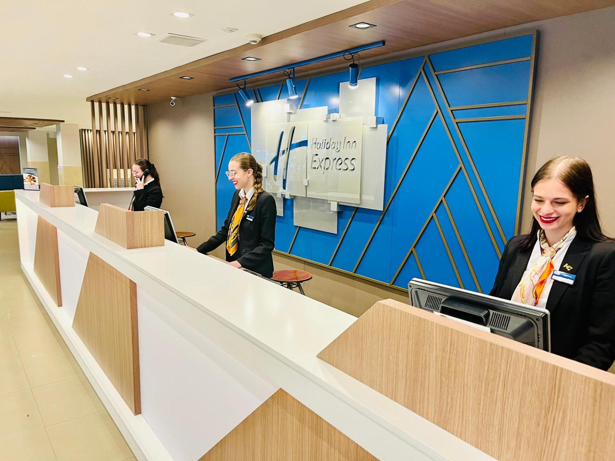 Holiday Inn Express Rosario By Ihg Екстериор снимка